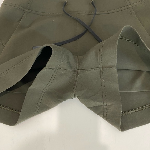 Lululemon shorts - Picture 3 of 8